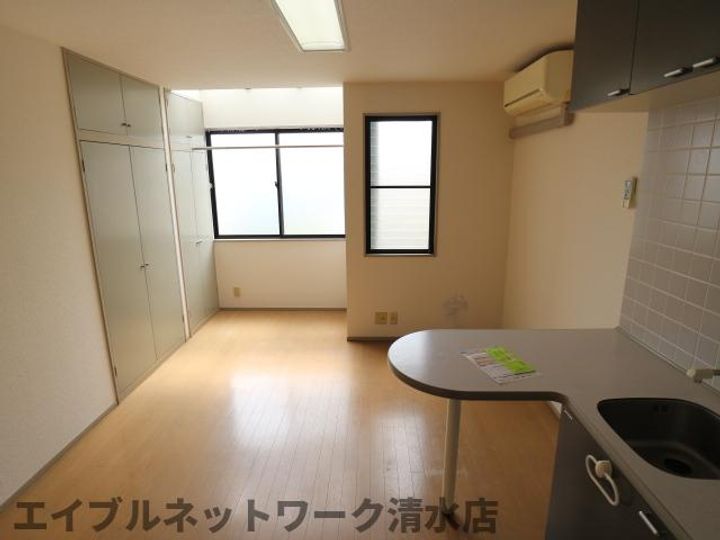 静岡県静岡市清水区岡町(マンション)の賃貸物件の居間
