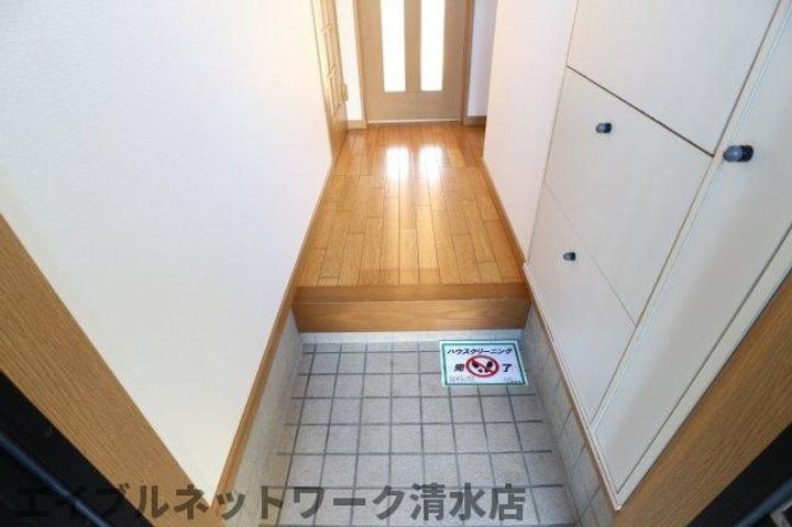 静岡県静岡市清水区興津本町(アパート)の賃貸物件の玄関