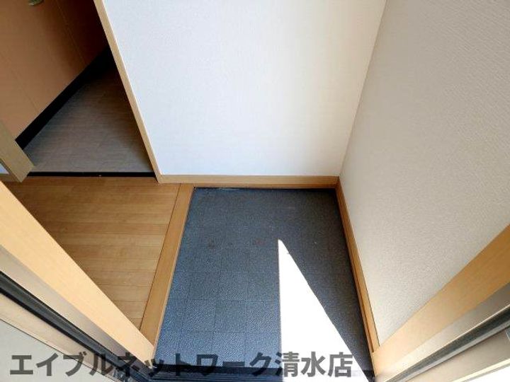 静岡県静岡市清水区折戸1丁目(アパート)の賃貸物件の玄関
