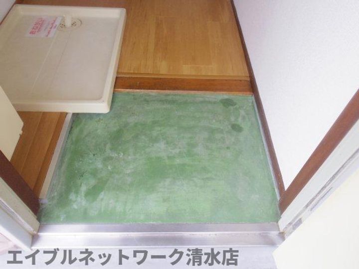 静岡県静岡市清水区折戸5丁目(アパート)の賃貸物件の玄関