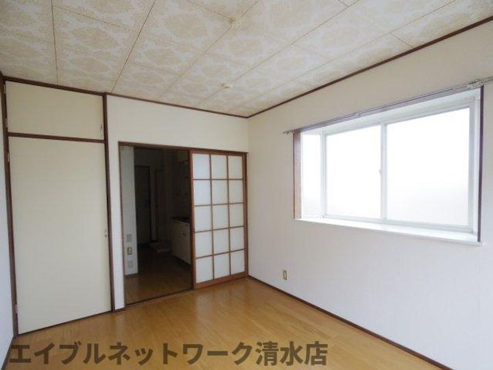 静岡県静岡市清水区折戸5丁目(アパート)の賃貸物件の居間