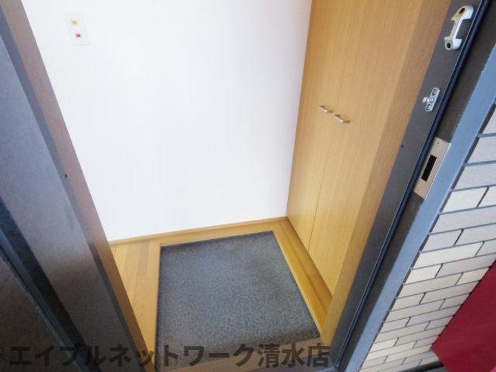 静岡県静岡市清水区北脇(アパート)の賃貸物件の玄関