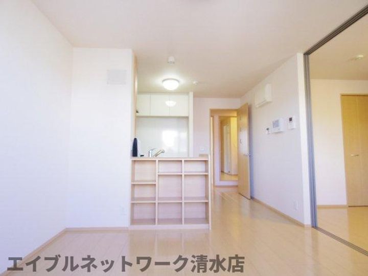 静岡県静岡市清水区北脇(アパート)の賃貸物件の居間