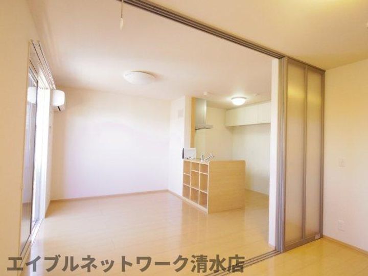 静岡県静岡市清水区北脇(アパート)の賃貸物件の居間