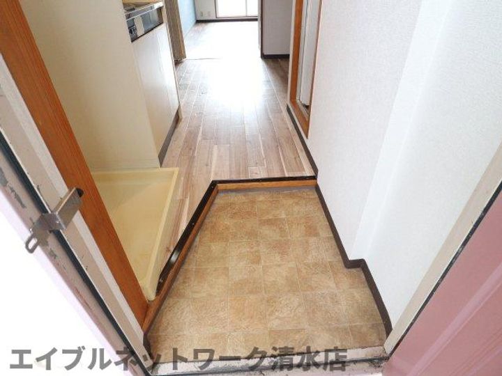 静岡県静岡市清水区殿沢2丁目(マンション)の賃貸物件の玄関