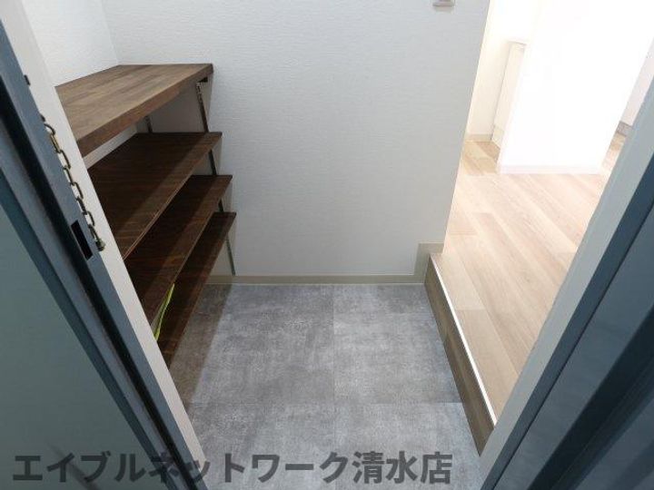 静岡県静岡市清水区巴町(マンション)の賃貸物件の玄関