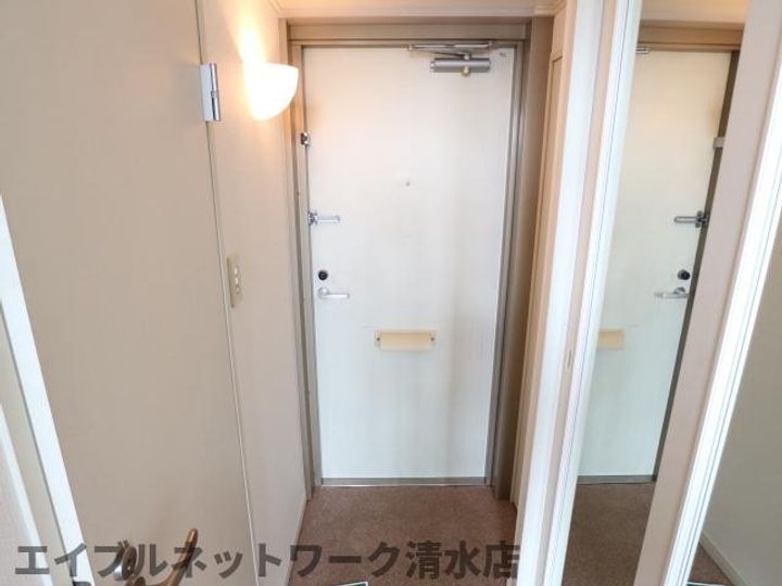 静岡県静岡市清水区西久保(アパート)の賃貸物件の玄関