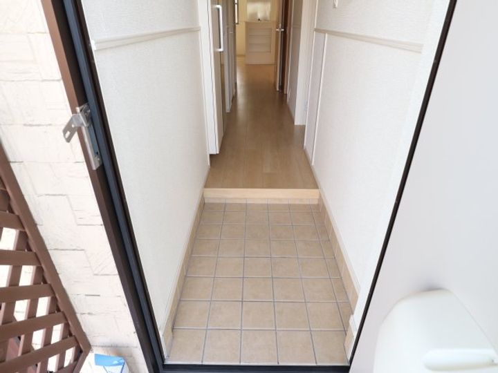 静岡県静岡市清水区向田町(アパート)の賃貸物件の玄関