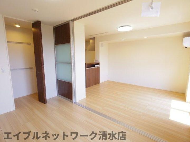 静岡県静岡市清水区蒲原新栄(アパート)の賃貸物件の居間