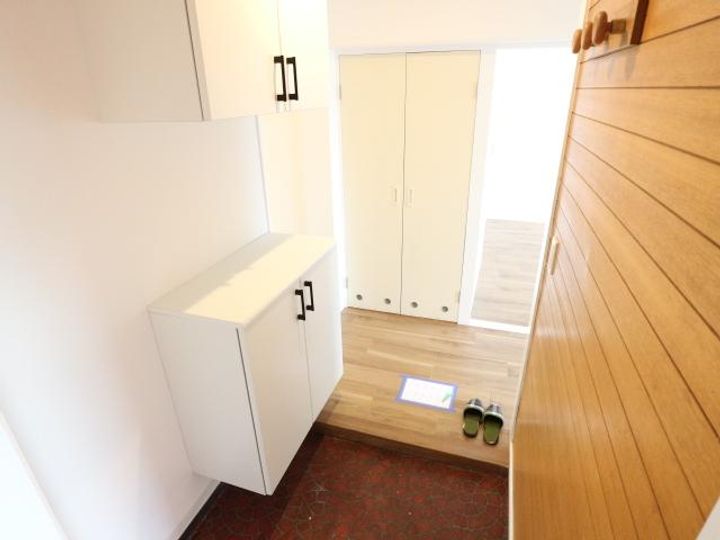 奈良県奈良市富雄川西1丁目(マンション)の賃貸物件の玄関