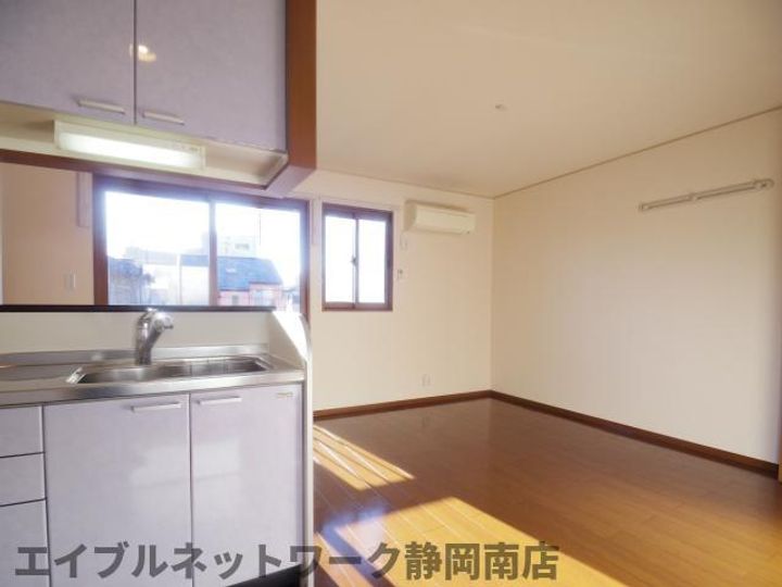 静岡県静岡市駿河区曲金5丁目(アパート)の賃貸物件201の居間