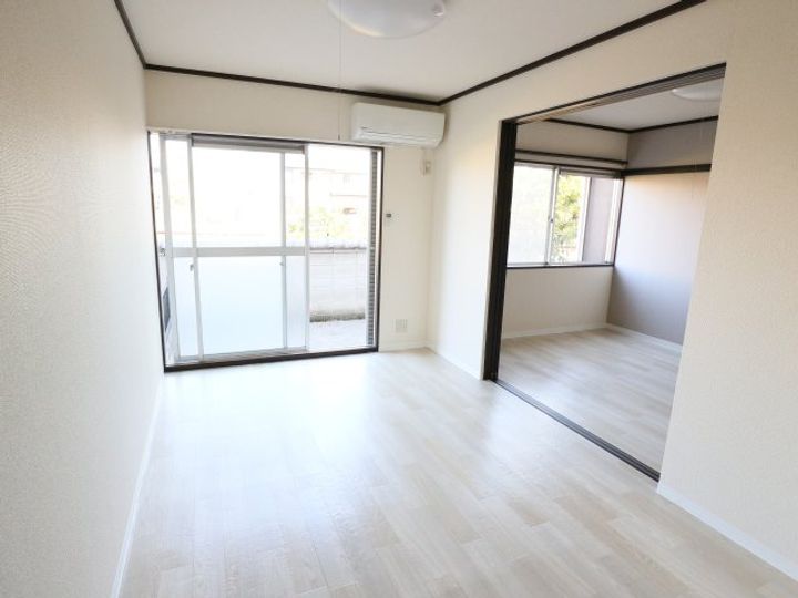 奈良県大和郡山市高田町(アパート)の賃貸物件の居間