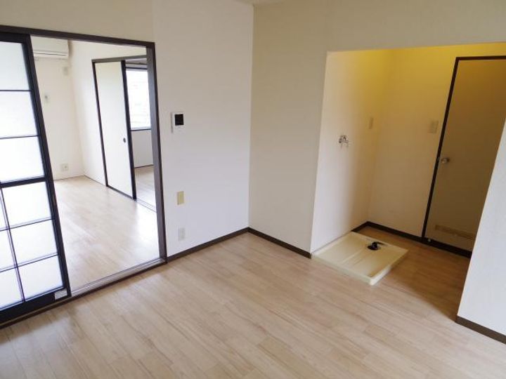 奈良県大和郡山市高田町(アパート)の賃貸物件の居間