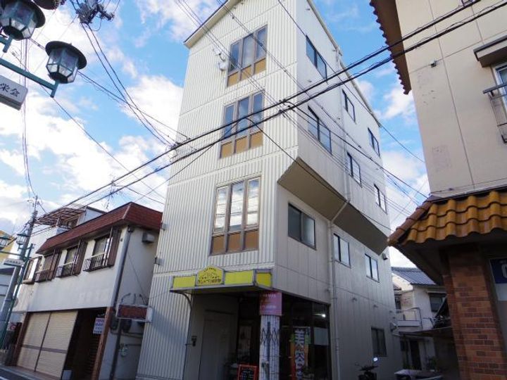 奈良県大和郡山市小泉町(マンション)の賃貸物件の外観