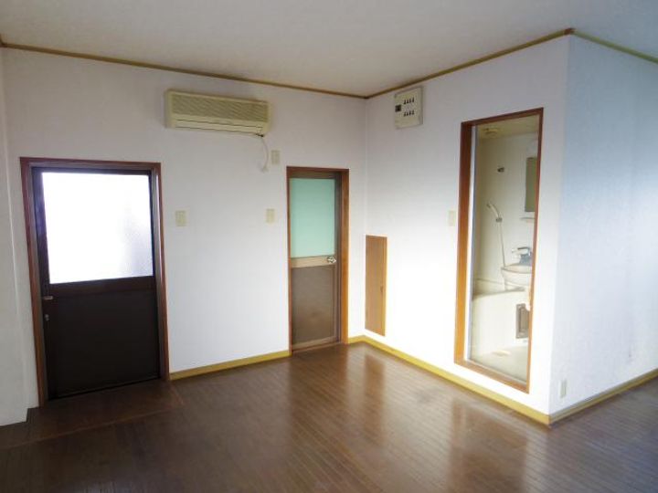 奈良県大和郡山市小泉町(マンション)の賃貸物件の居間