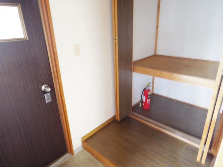 奈良県大和郡山市小泉町(マンション)の賃貸物件の玄関
