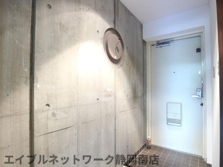 プチキャッスル八幡104の玄関