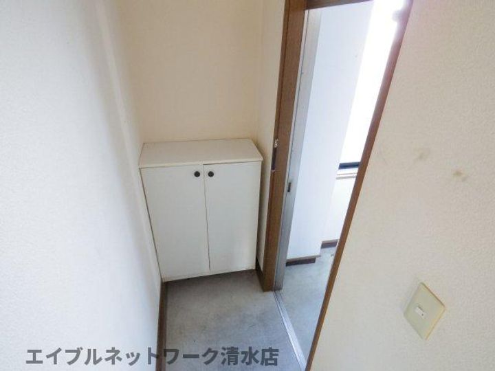 静岡県静岡市清水区蛇塚(アパート)の賃貸物件の玄関