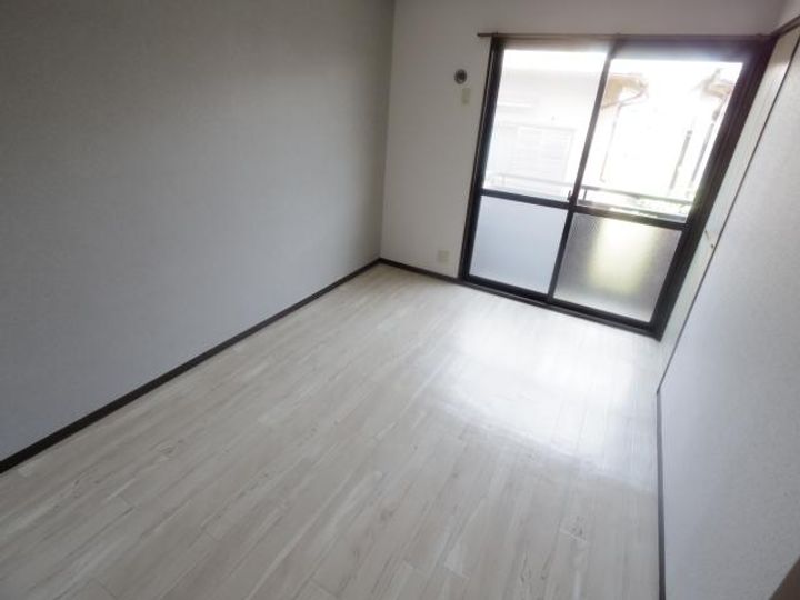 奈良県大和高田市中三倉堂1丁目(アパート)の賃貸物件の居間