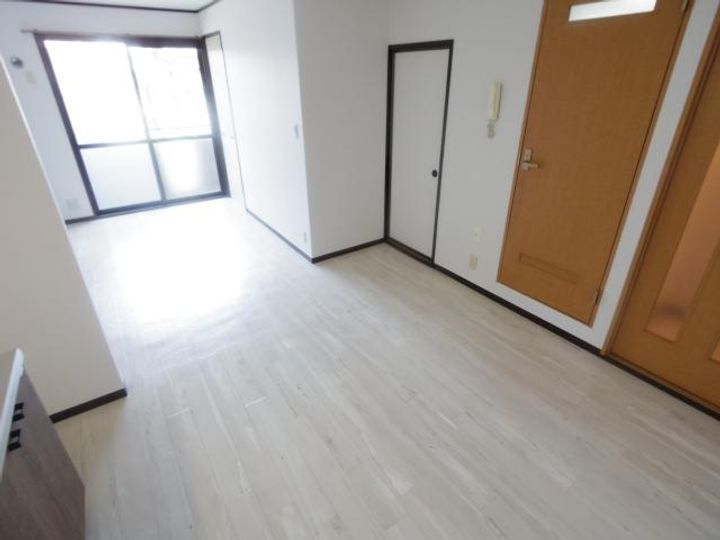 奈良県大和高田市中三倉堂1丁目(アパート)の賃貸物件の居間