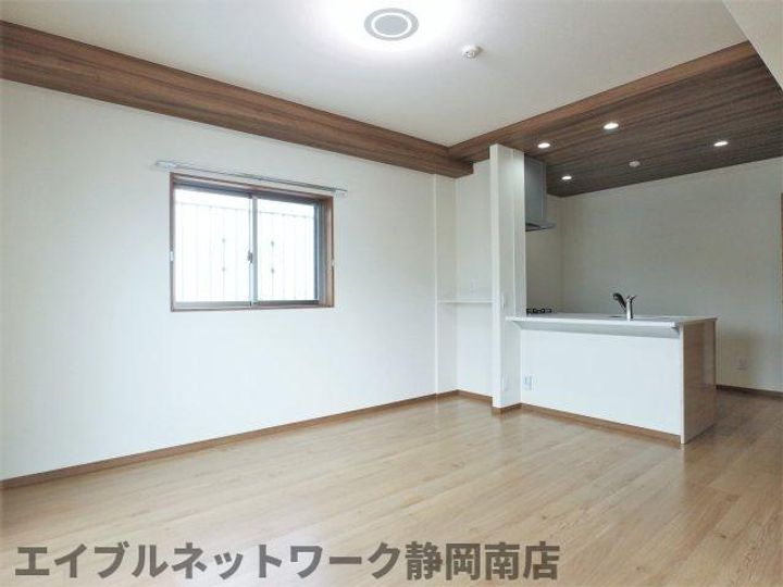 ファムス中田403の居間