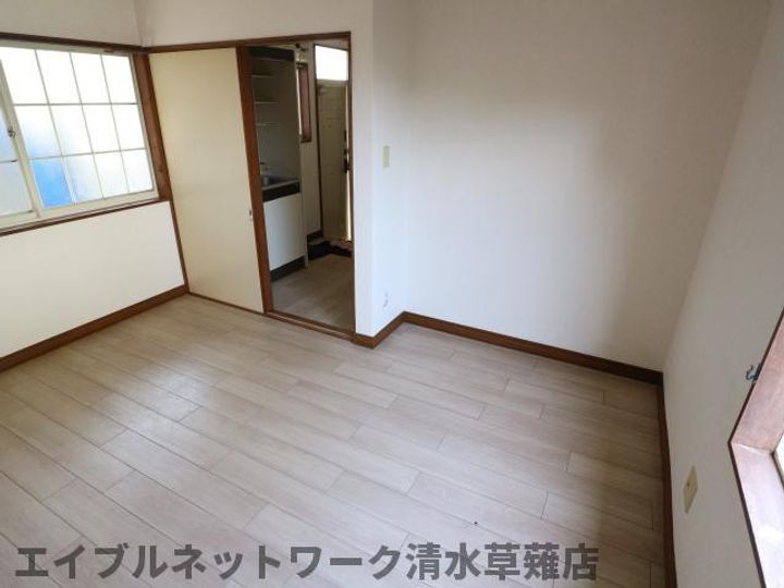 静岡県静岡市清水区草薙杉道3丁目(アパート)の賃貸物件1Dの居間