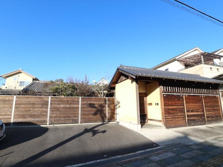 奈良県奈良市高畑町(アパート)の賃貸物件の外観