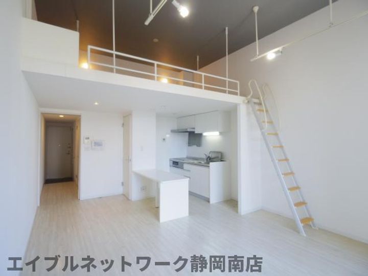 I−TOWER東静岡302の居間
