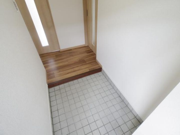 奈良県大和高田市中今里町(マンション)の賃貸物件の玄関