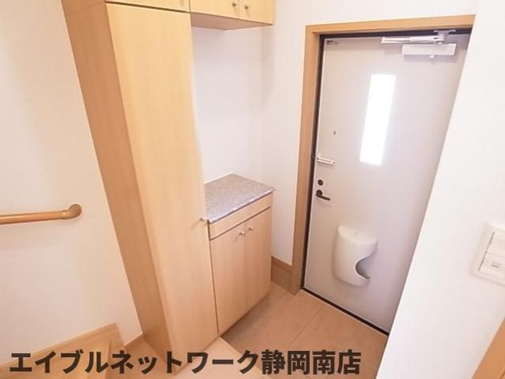 インプレスフレイムB102の玄関