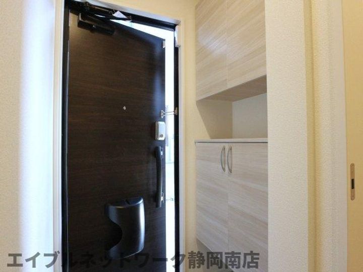 静岡県静岡市駿河区富士見台1丁目(アパート)の賃貸物件101の玄関