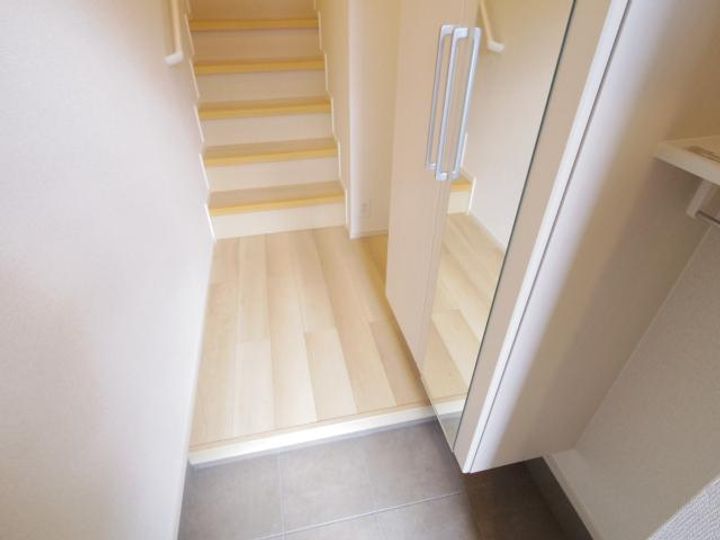 奈良県天理市櫟本町(アパート)の賃貸物件の玄関