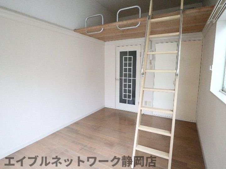 静岡県静岡市葵区上土1丁目(アパート)の賃貸物件の居間