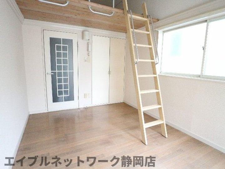 静岡県静岡市葵区上土1丁目(アパート)の賃貸物件の居間