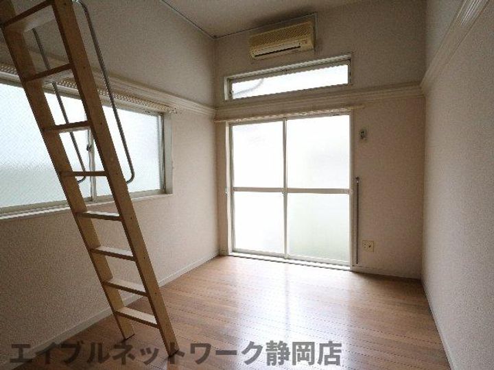 静岡県静岡市葵区上土1丁目(アパート)の賃貸物件の居間