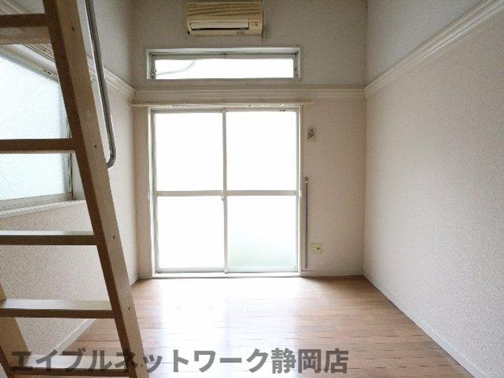 静岡県静岡市葵区上土1丁目(アパート)の賃貸物件の居間