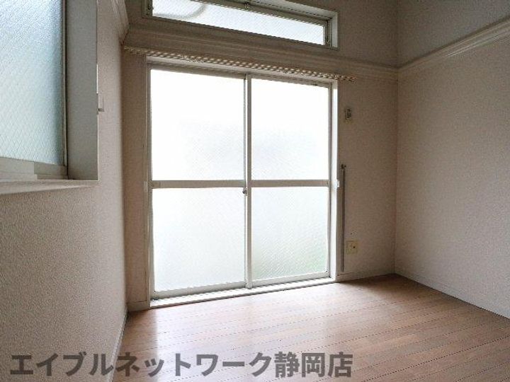 静岡県静岡市葵区上土1丁目(アパート)の賃貸物件の居間