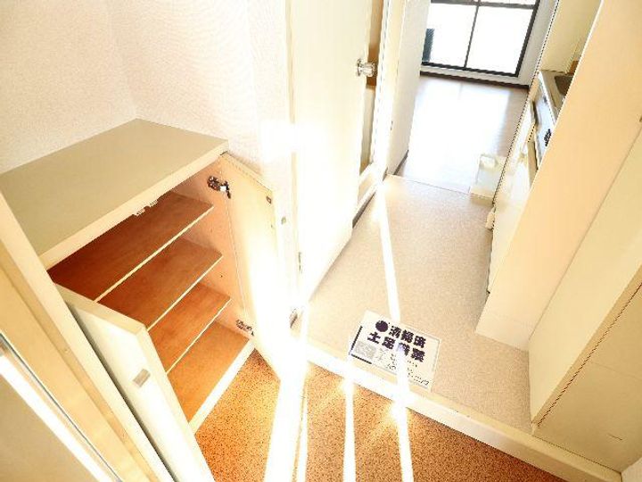 奈良県奈良市法蓮町(マンション)の賃貸物件の玄関