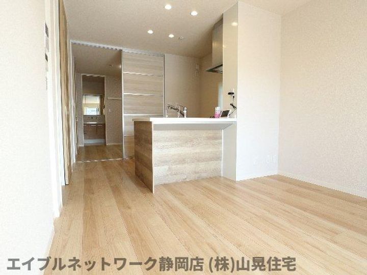 静岡県静岡市葵区安東2丁目(マンション)の賃貸物件の居間