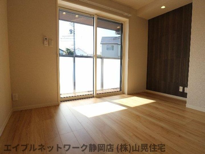 静岡県静岡市葵区安東2丁目(マンション)の賃貸物件の居間