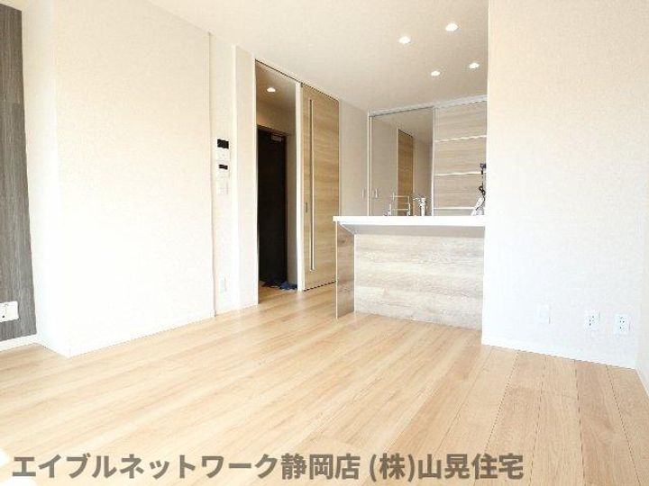 静岡県静岡市葵区安東2丁目(マンション)の賃貸物件の居間