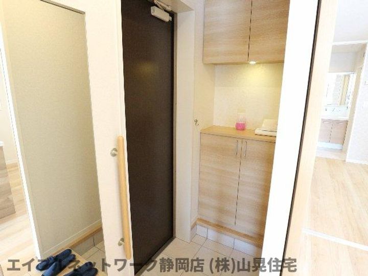 静岡県静岡市葵区安東2丁目(マンション)の賃貸物件の玄関