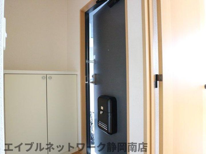 プレラヴィル中原 B棟の玄関