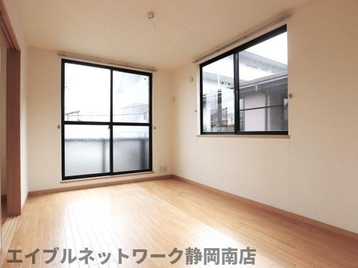 プレラヴィル中原 B棟の居間