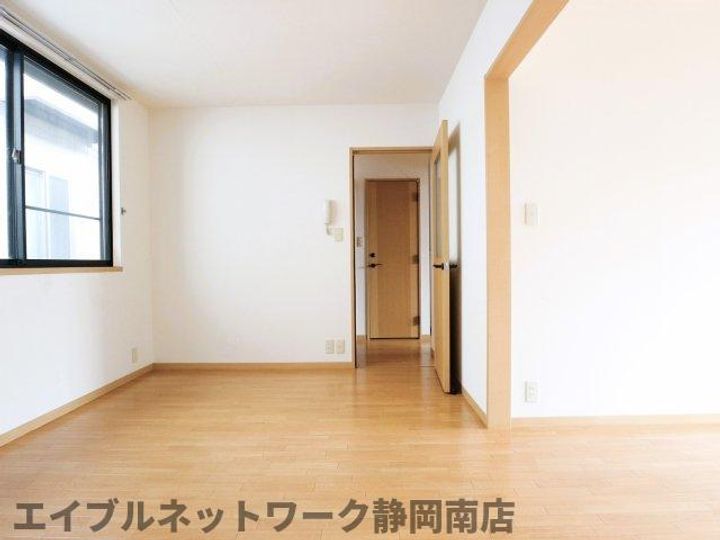 プレラヴィル中原 B棟の内装