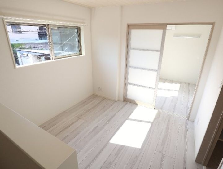 グラシアスコート法蓮町の居間