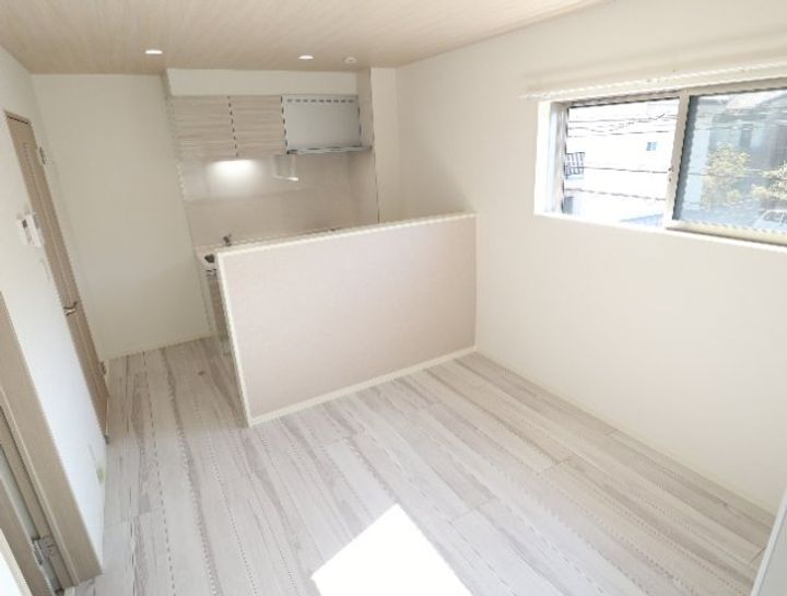 グラシアスコート法蓮町の居間