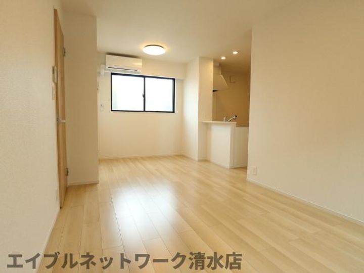静岡県静岡市清水区三保(アパート)の賃貸物件の居間