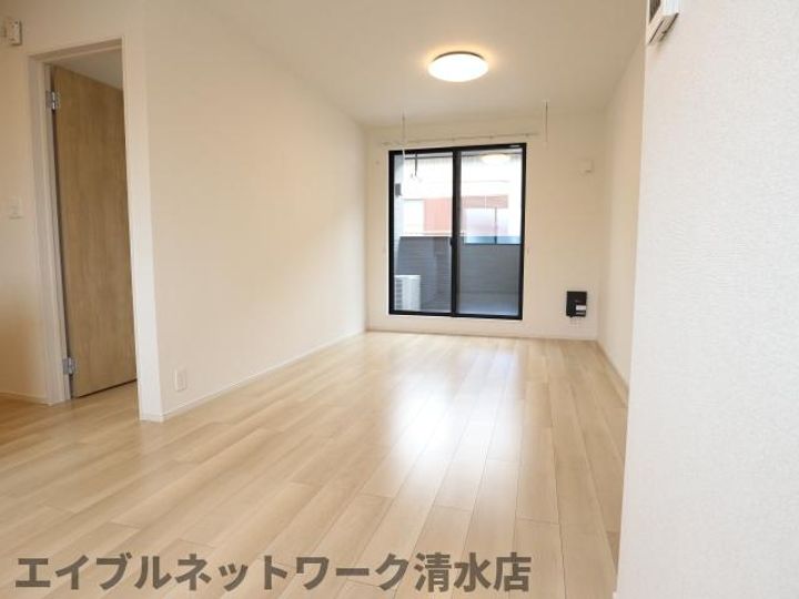静岡県静岡市清水区三保(アパート)の賃貸物件の居間