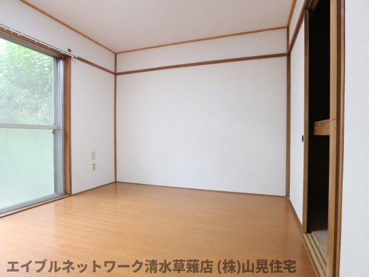 静岡県静岡市葵区瀬名2丁目(テラスハウス)の賃貸物件Eの居間